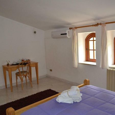 Вилла Agriturismo La Sorgente Delle Madonie Полицци-Дженероза Экстерьер фото