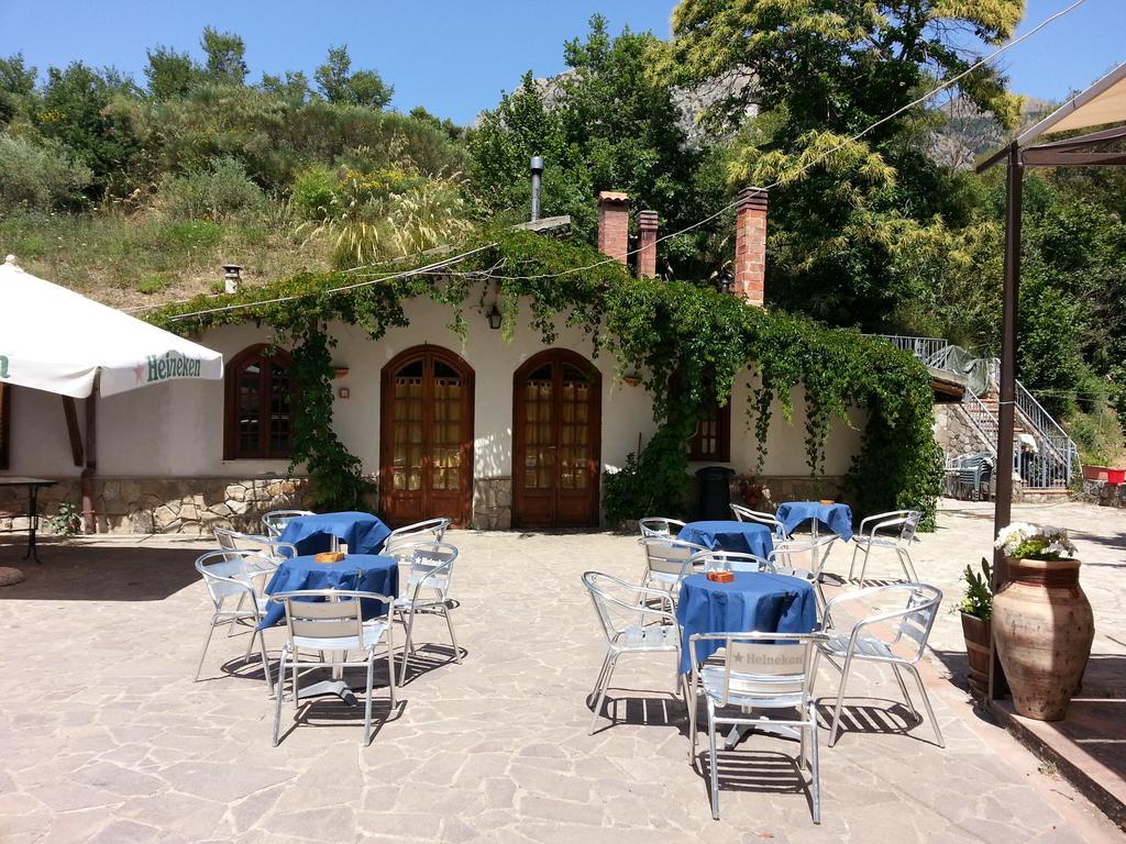 Вилла Agriturismo La Sorgente Delle Madonie Полицци-Дженероза Экстерьер фото