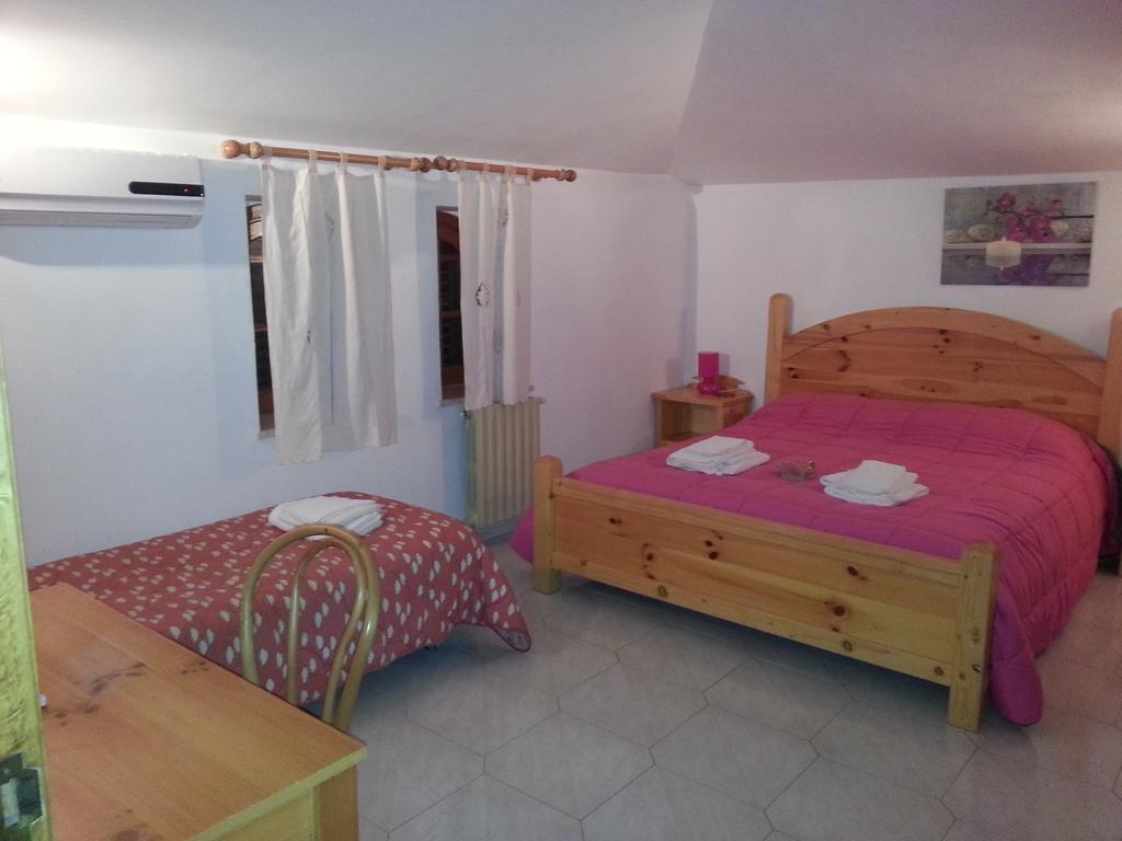 Вилла Agriturismo La Sorgente Delle Madonie Полицци-Дженероза Номер фото