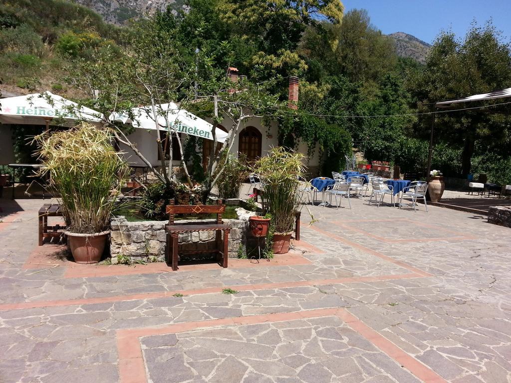 Вилла Agriturismo La Sorgente Delle Madonie Полицци-Дженероза Экстерьер фото
