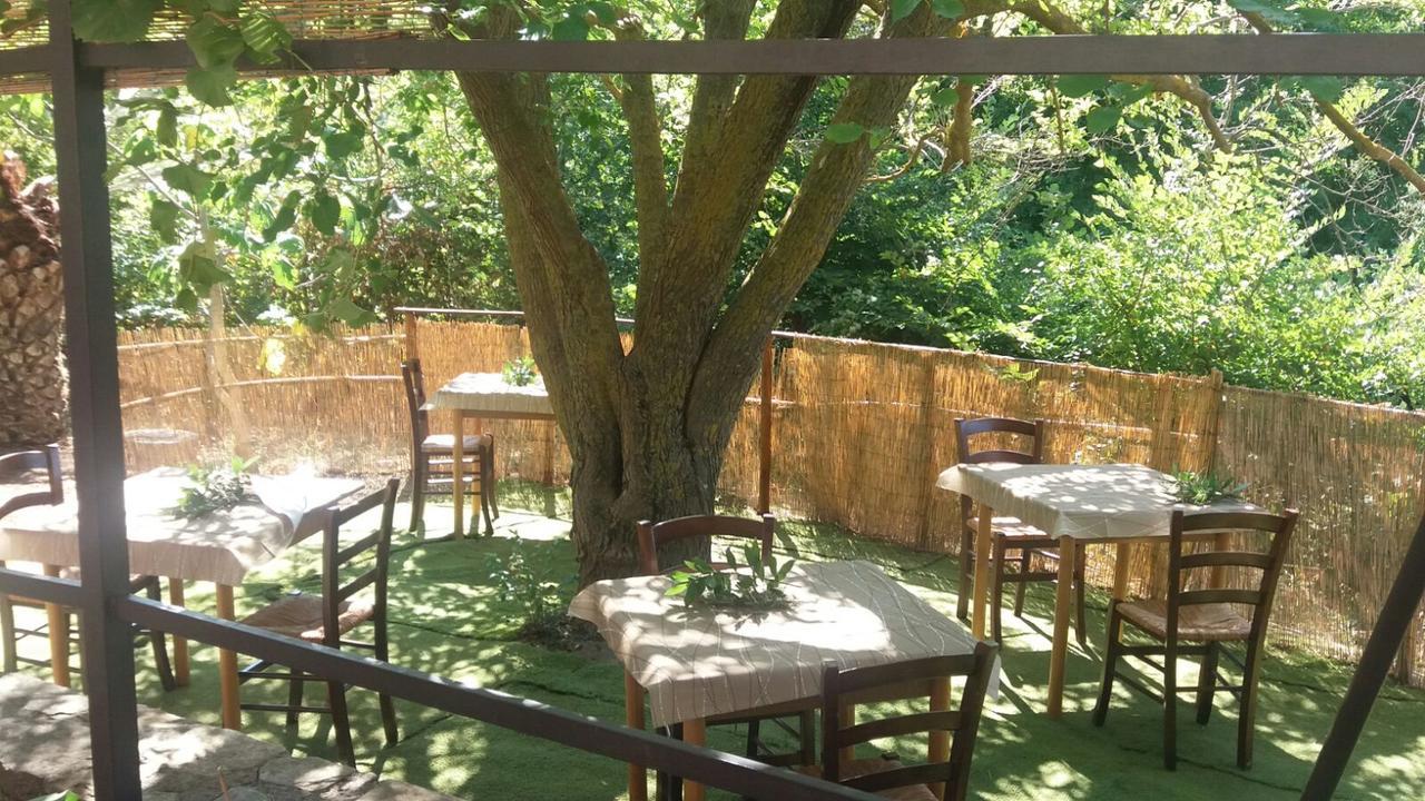 Вилла Agriturismo La Sorgente Delle Madonie Полицци-Дженероза Экстерьер фото